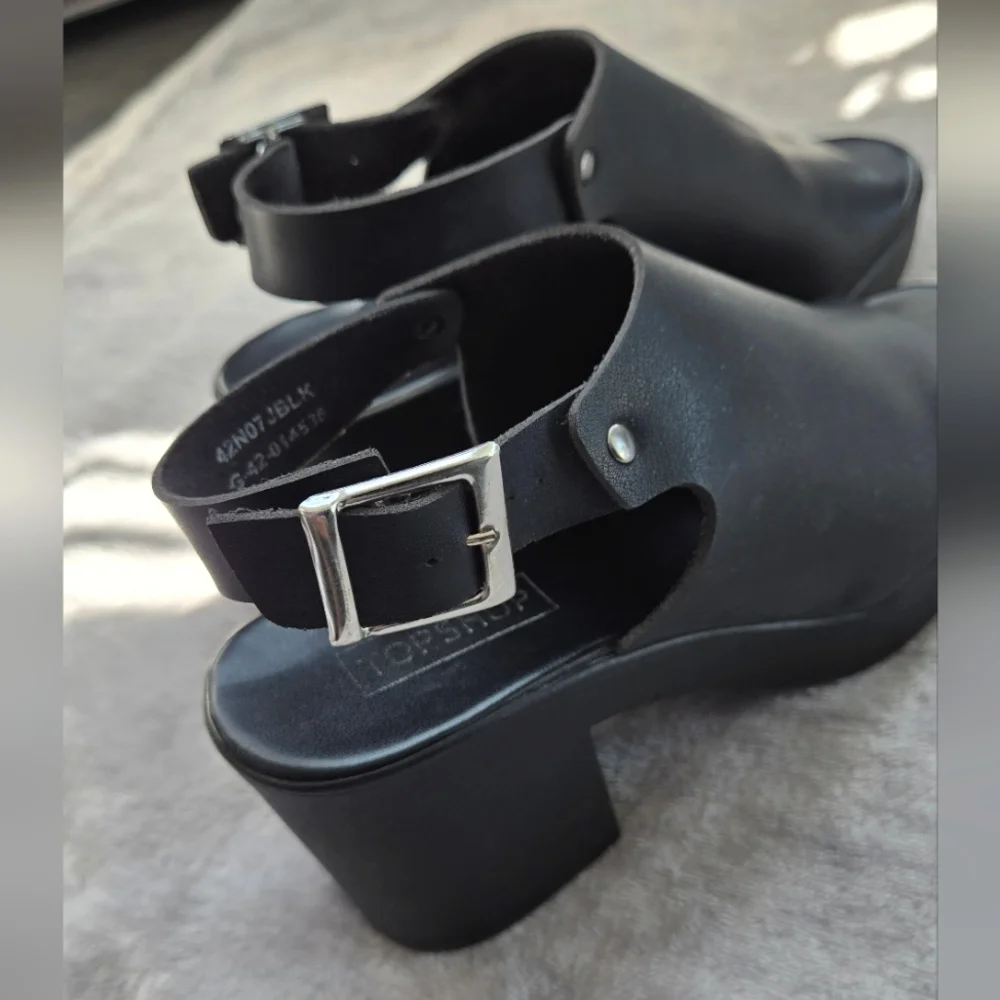 Open-Toe Sandals - Picture 4 of 4